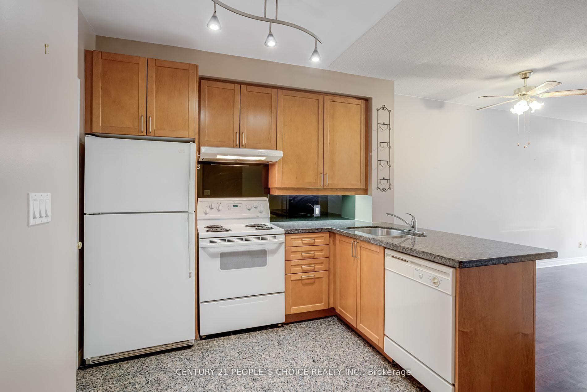 55 Bloor Street Unit 806 photo 8