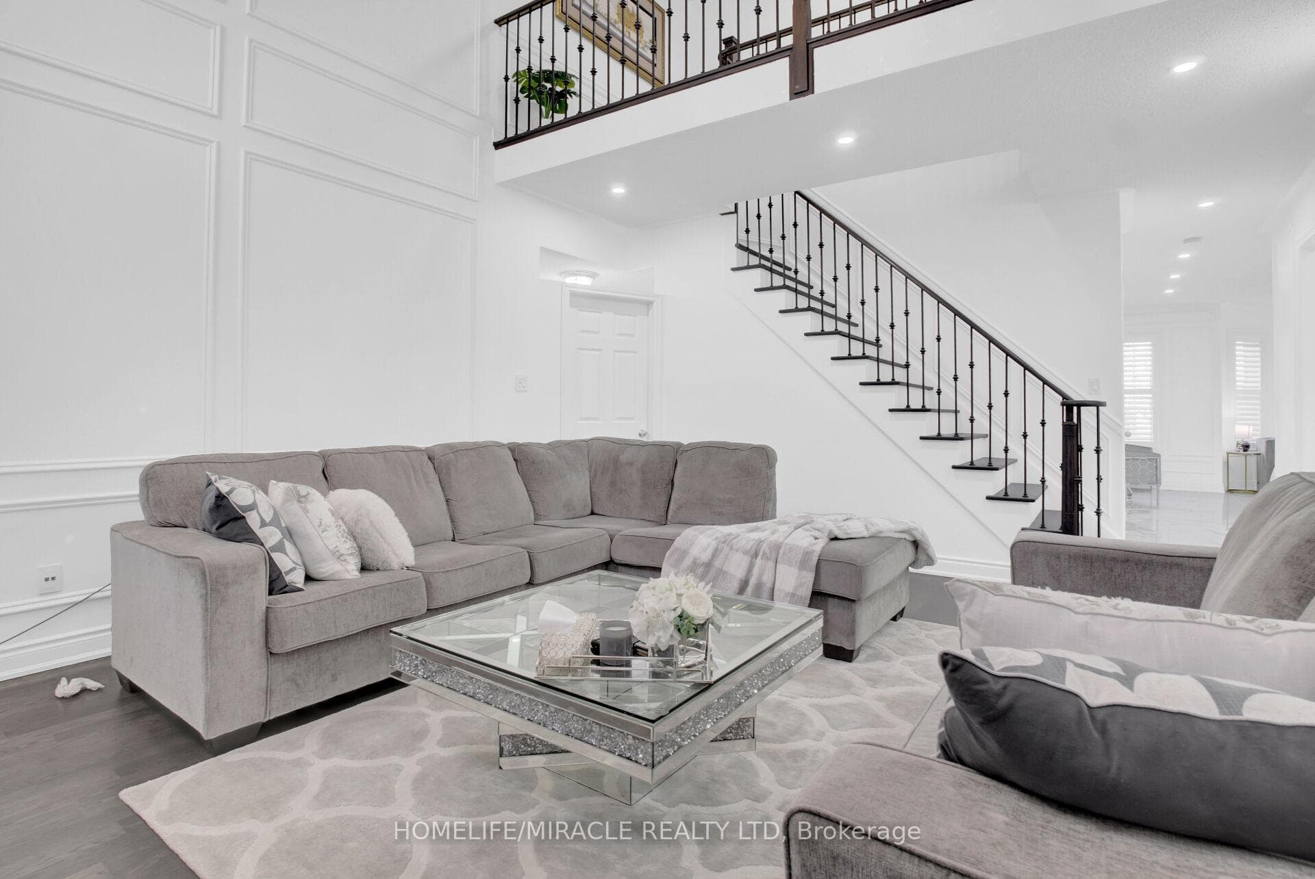 2 Tobermory Crescent photo 23