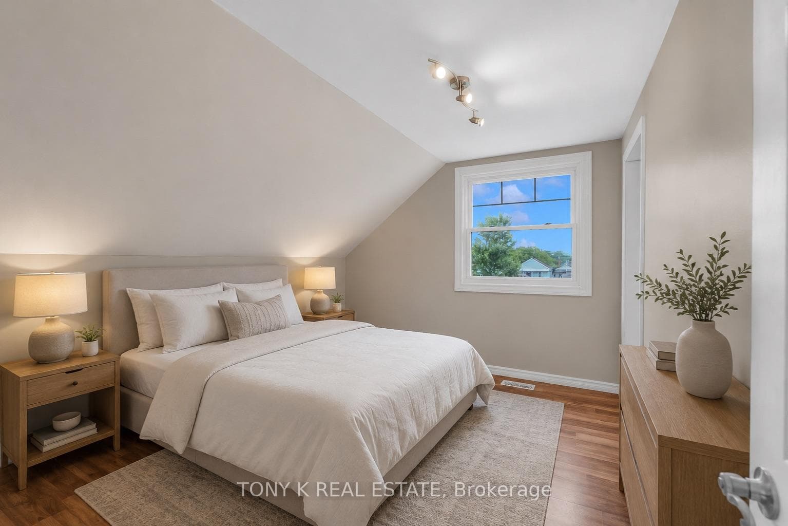 420 Waverly Street photo 8