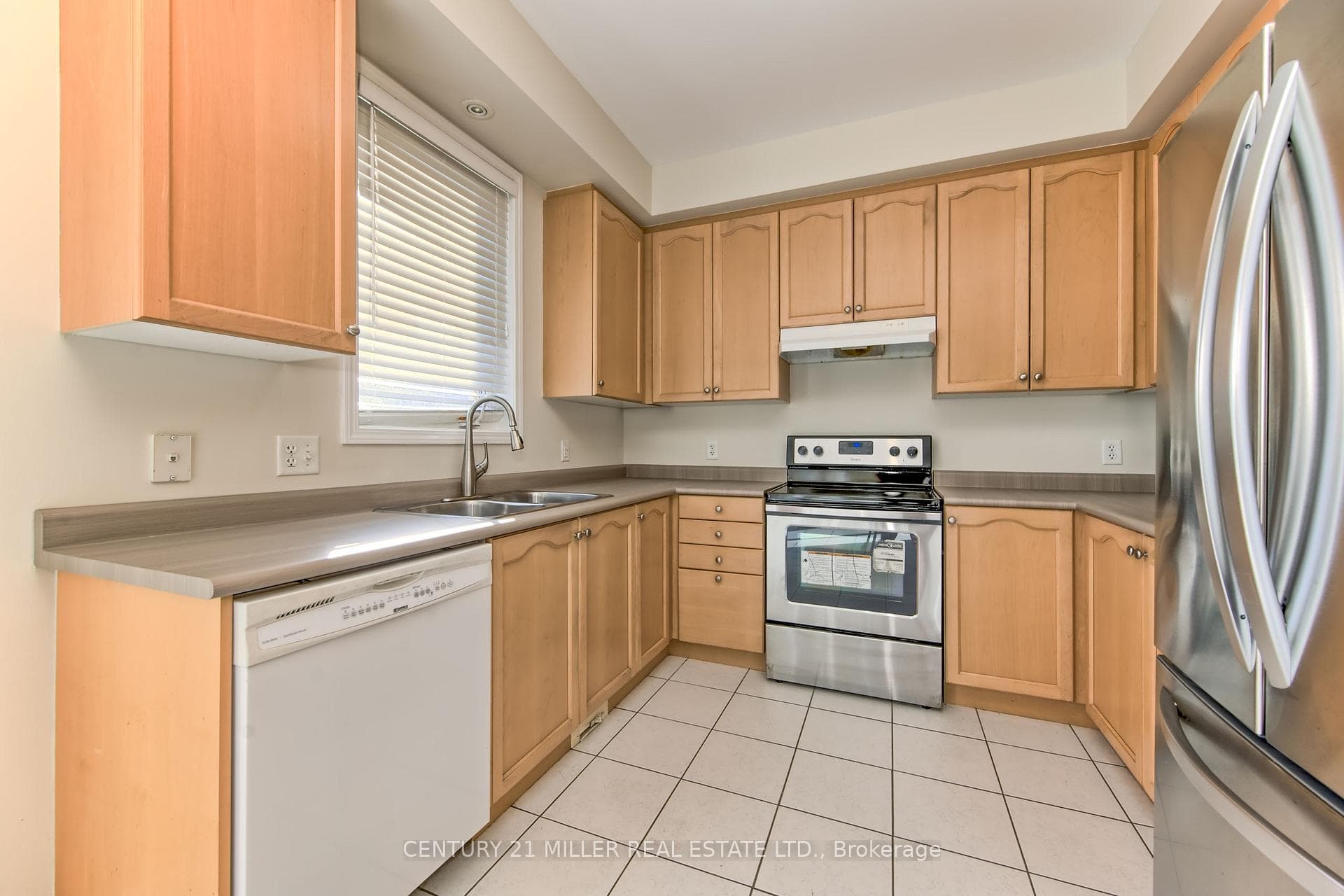 126 Merrilee Crescent photo 8