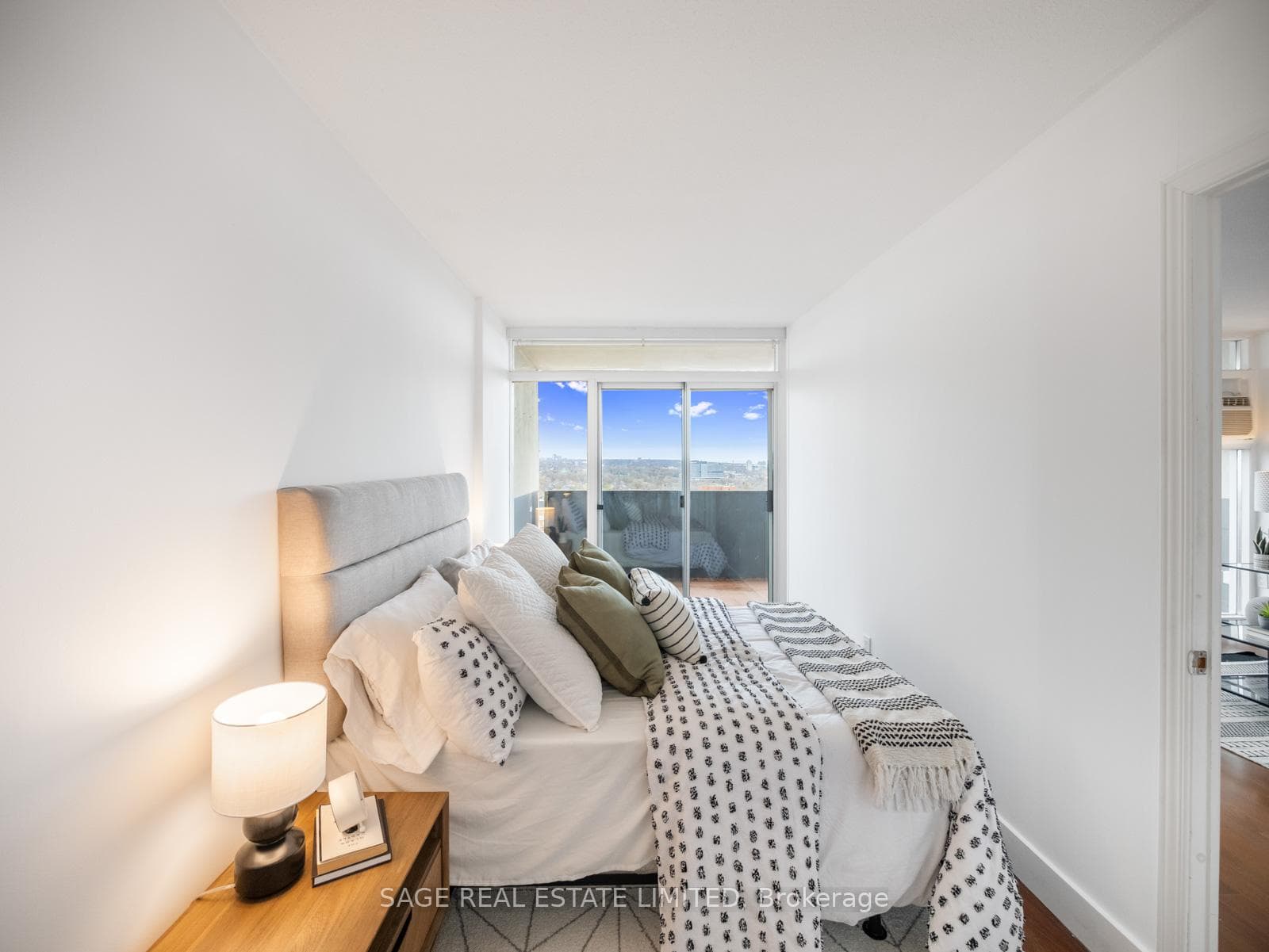40 Homewood Avenue Unit 2210 photo 11