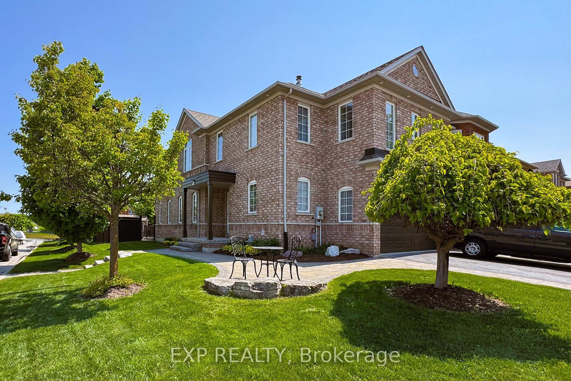 46 Emily Carr Crescent photo 3
