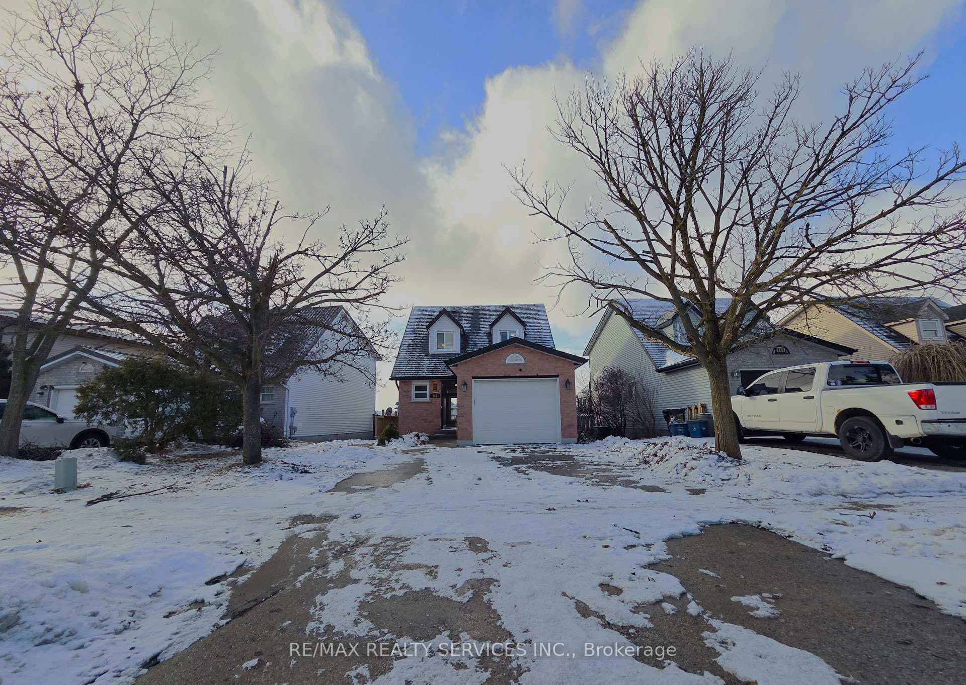 662 Elgin Street photo 4