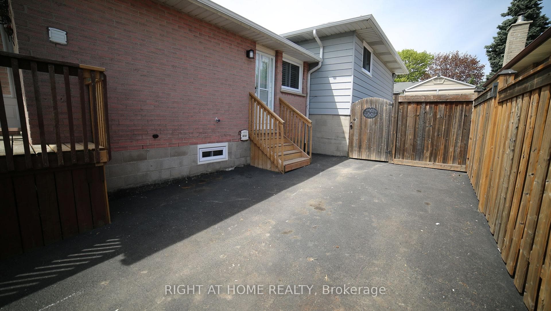 341 Rexford Drive photo 2