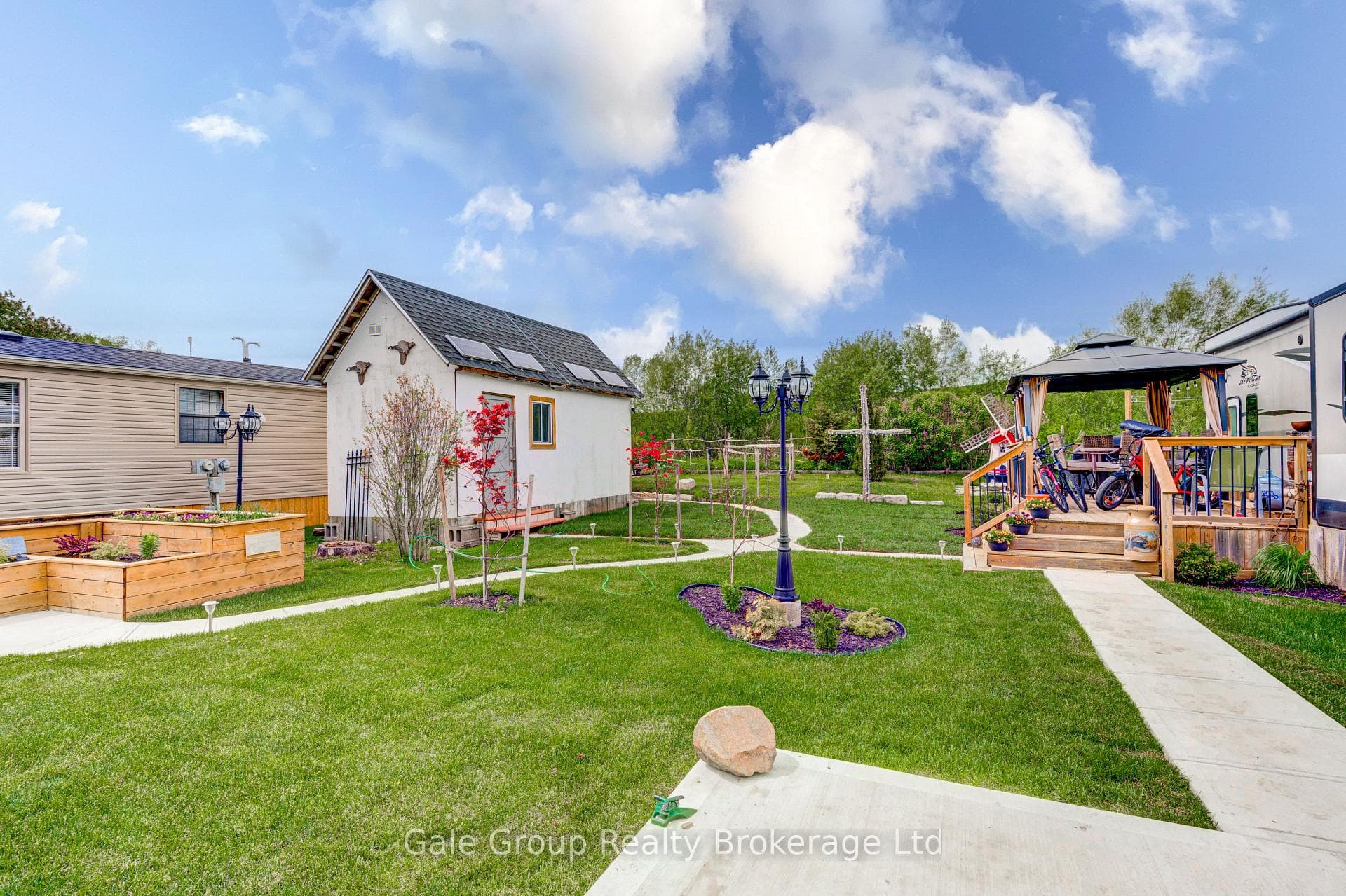 495856 10th Line Unit 92 photo 32
