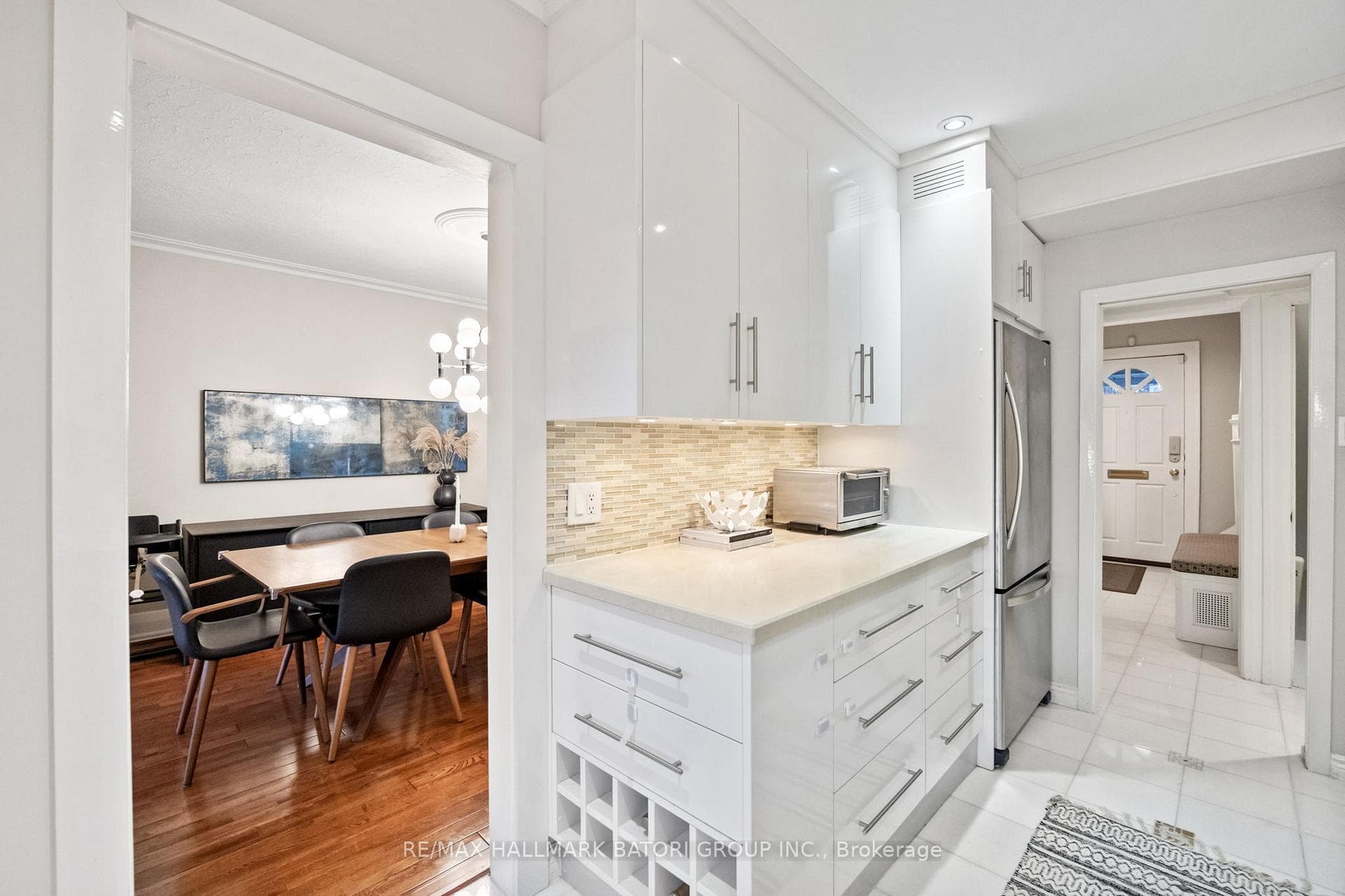 282 St Clements Avenue photo 9