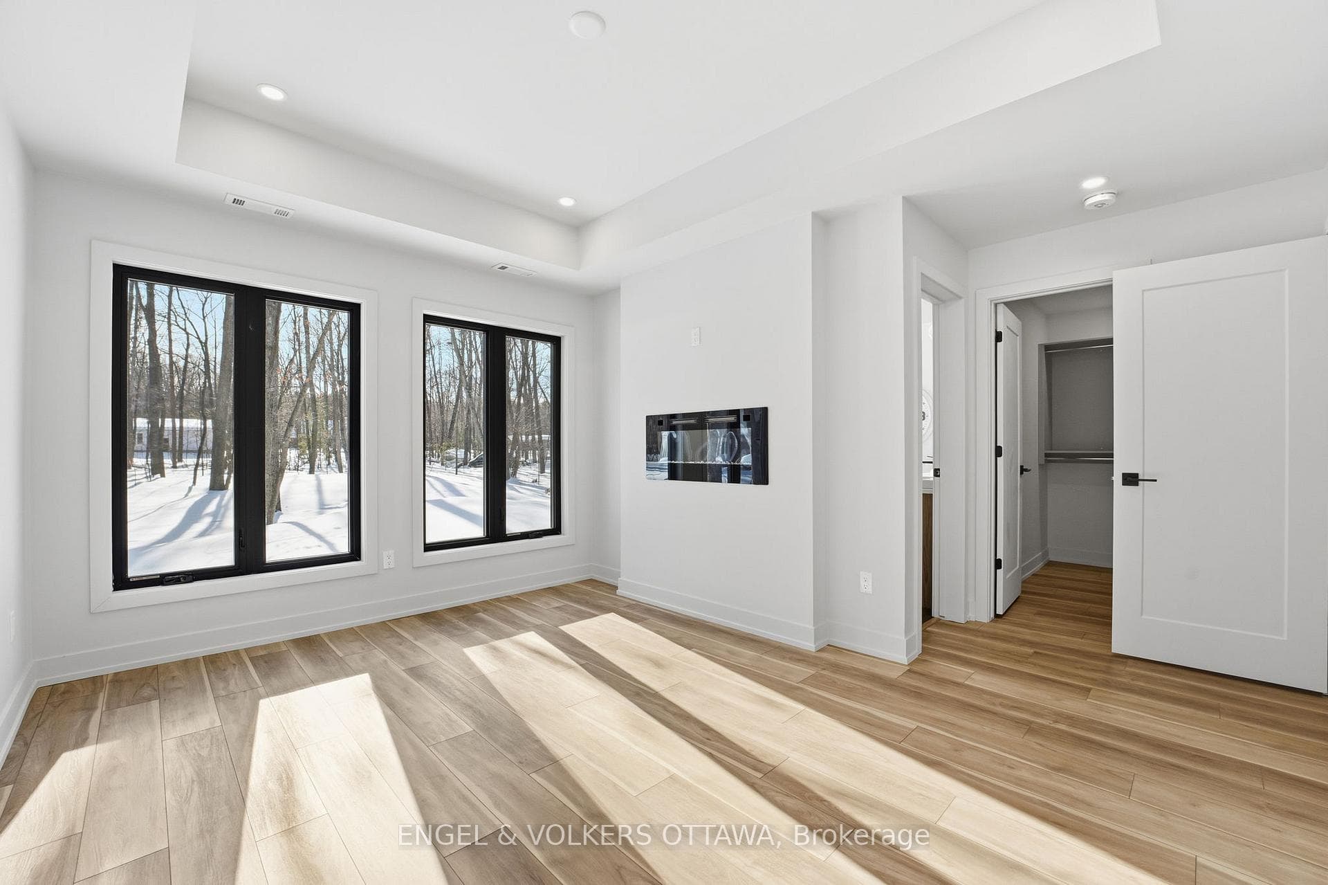 557 Bayview Drive photo 18