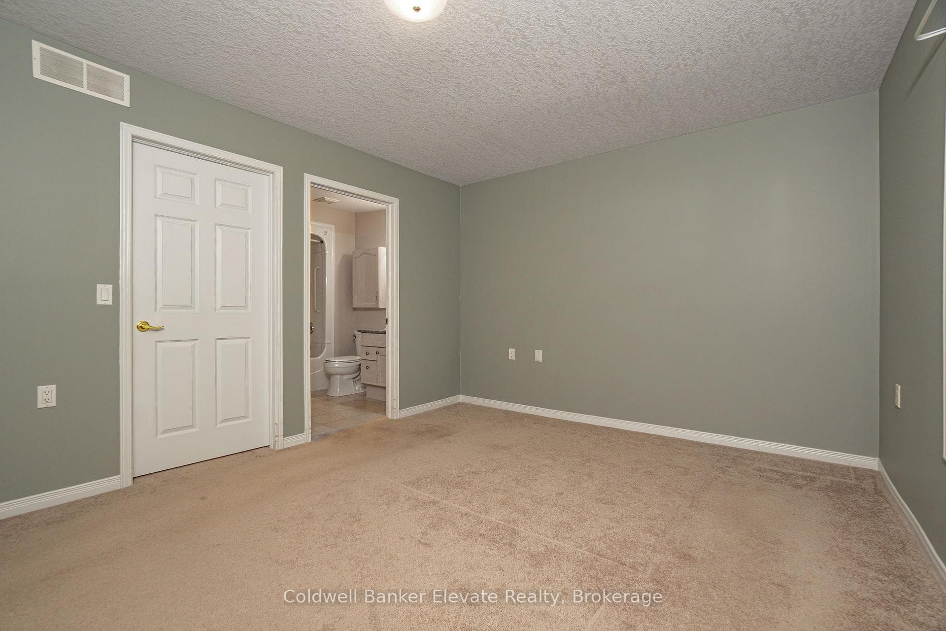 2705 KINGSWAY Drive Unit 17 photo 22