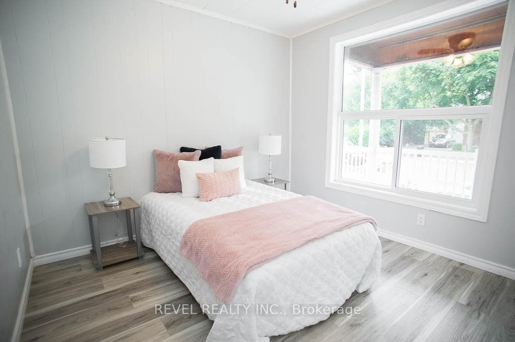 8 Helen Avenue photo 14