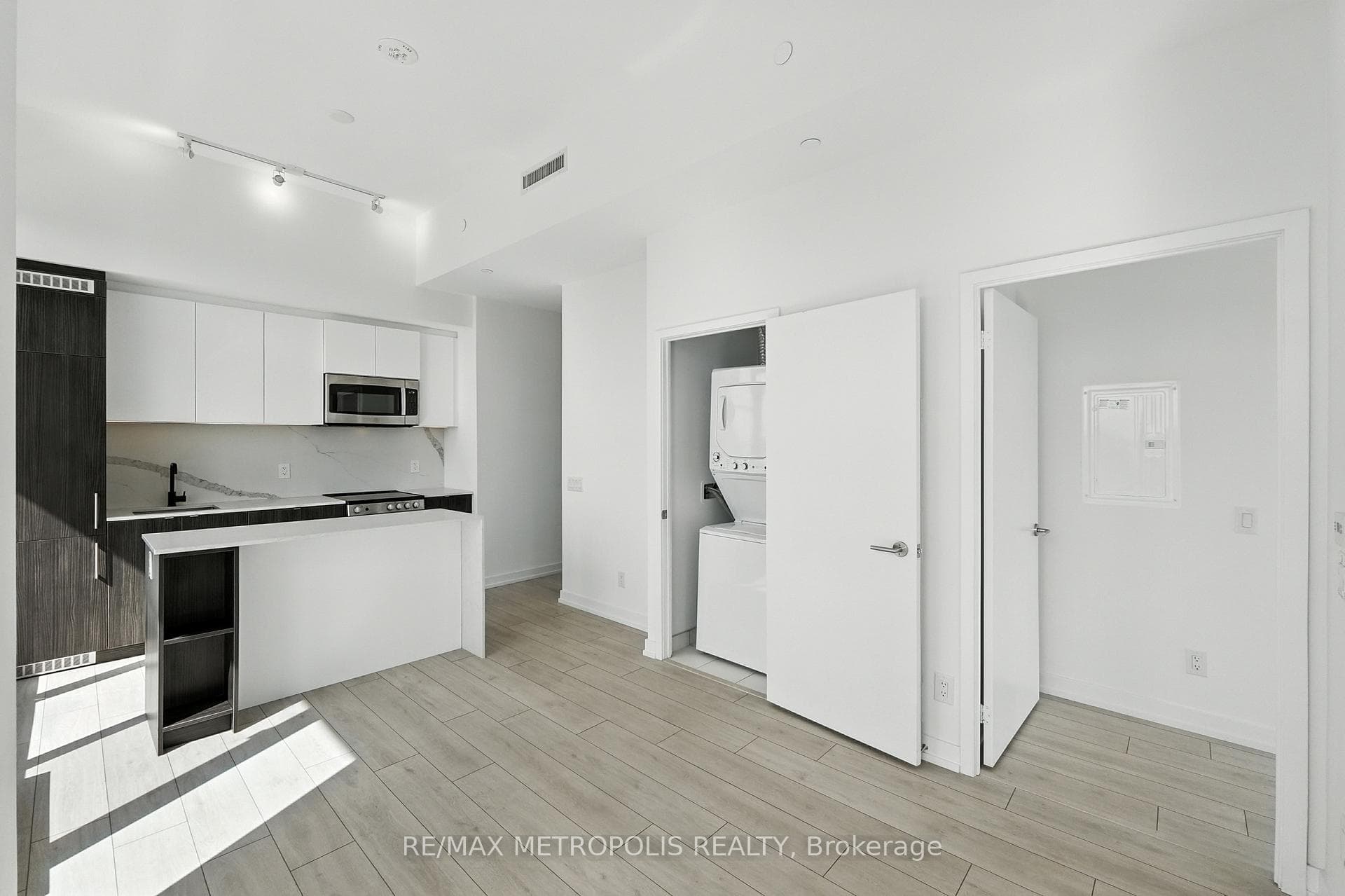 500 Dupont Street Unit 815 photo 4