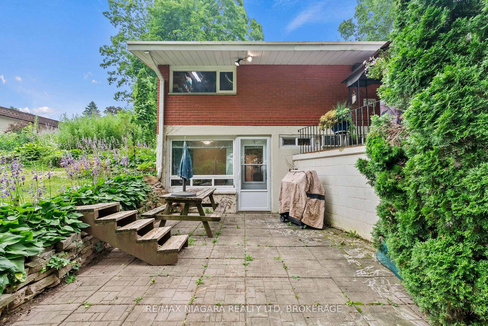46 Melrose Drive photo 37