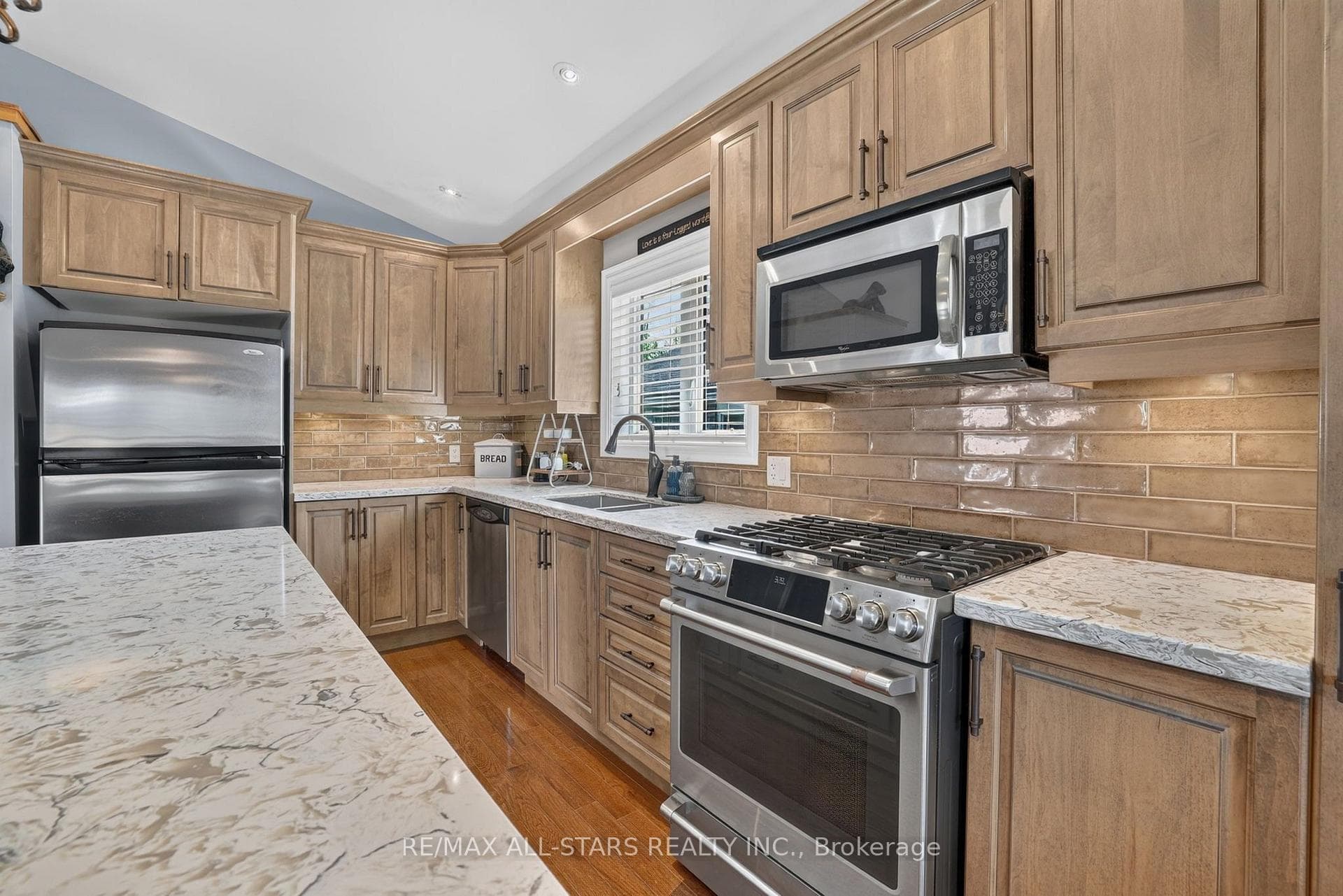 38 Evelyn Avenue photo 4