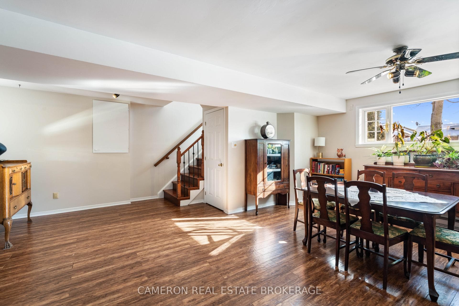 225 Wellington Street photo 18