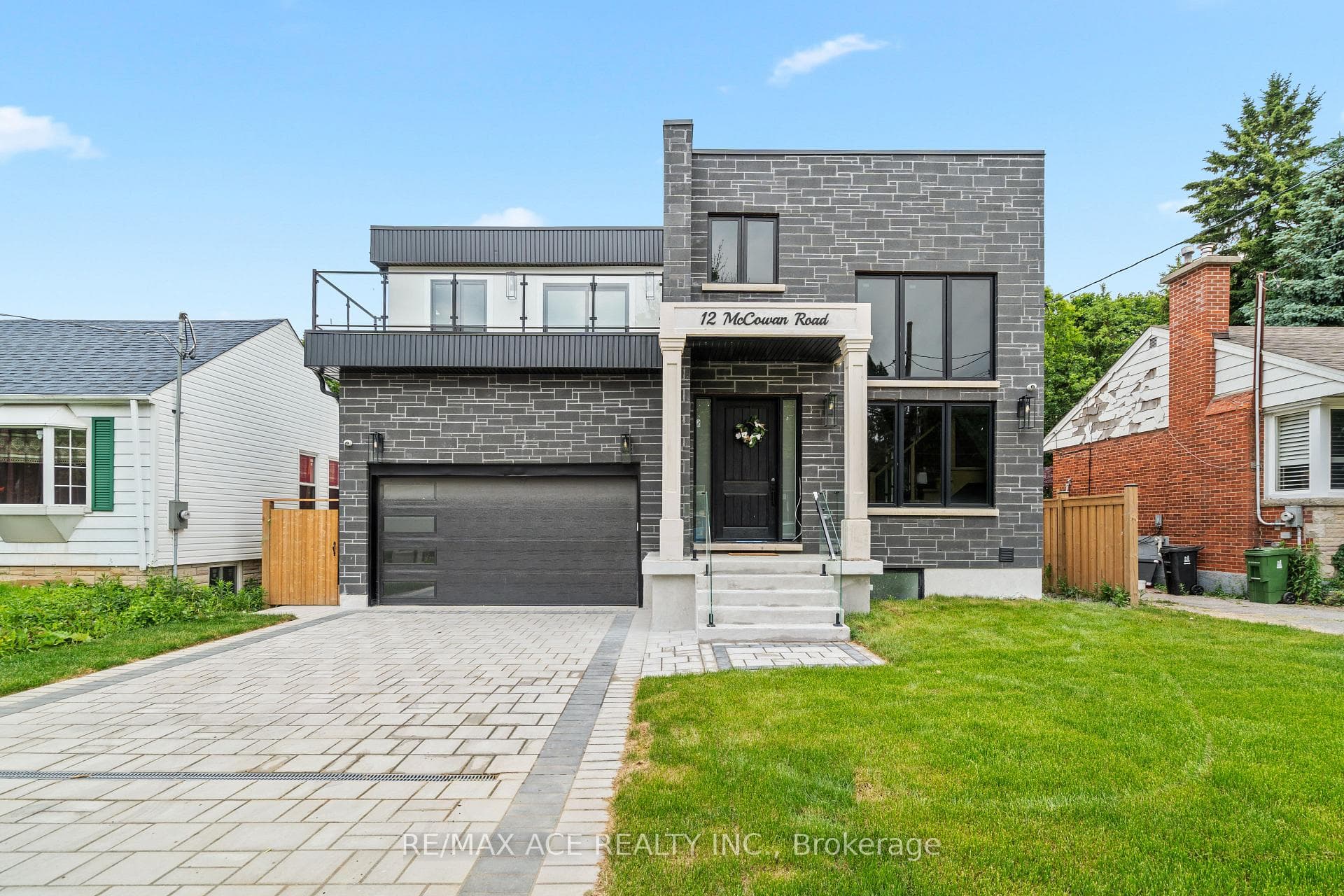 12 McCowan Road photo 1