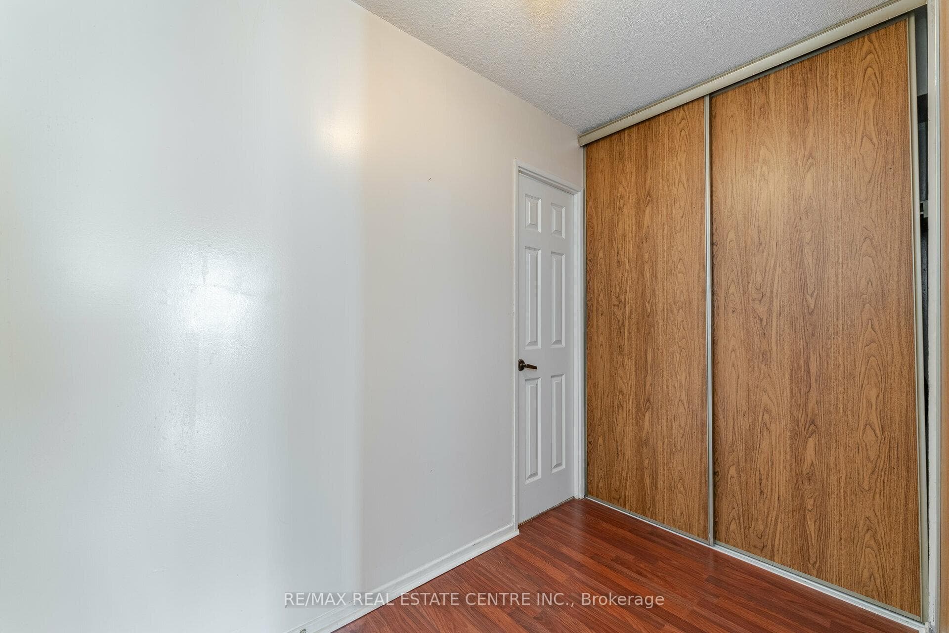 45 Carlton Street Unit 1612 photo 21