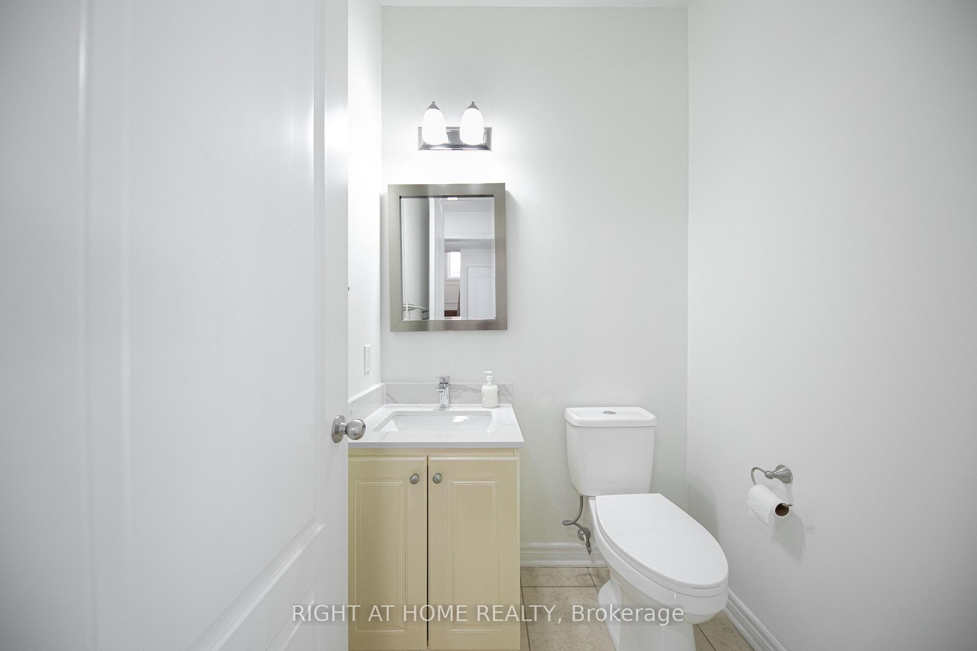 11 Amstel Avenue photo 7