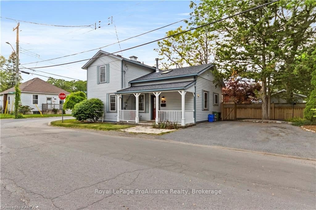 93 MOWAT Avenue photo 4
