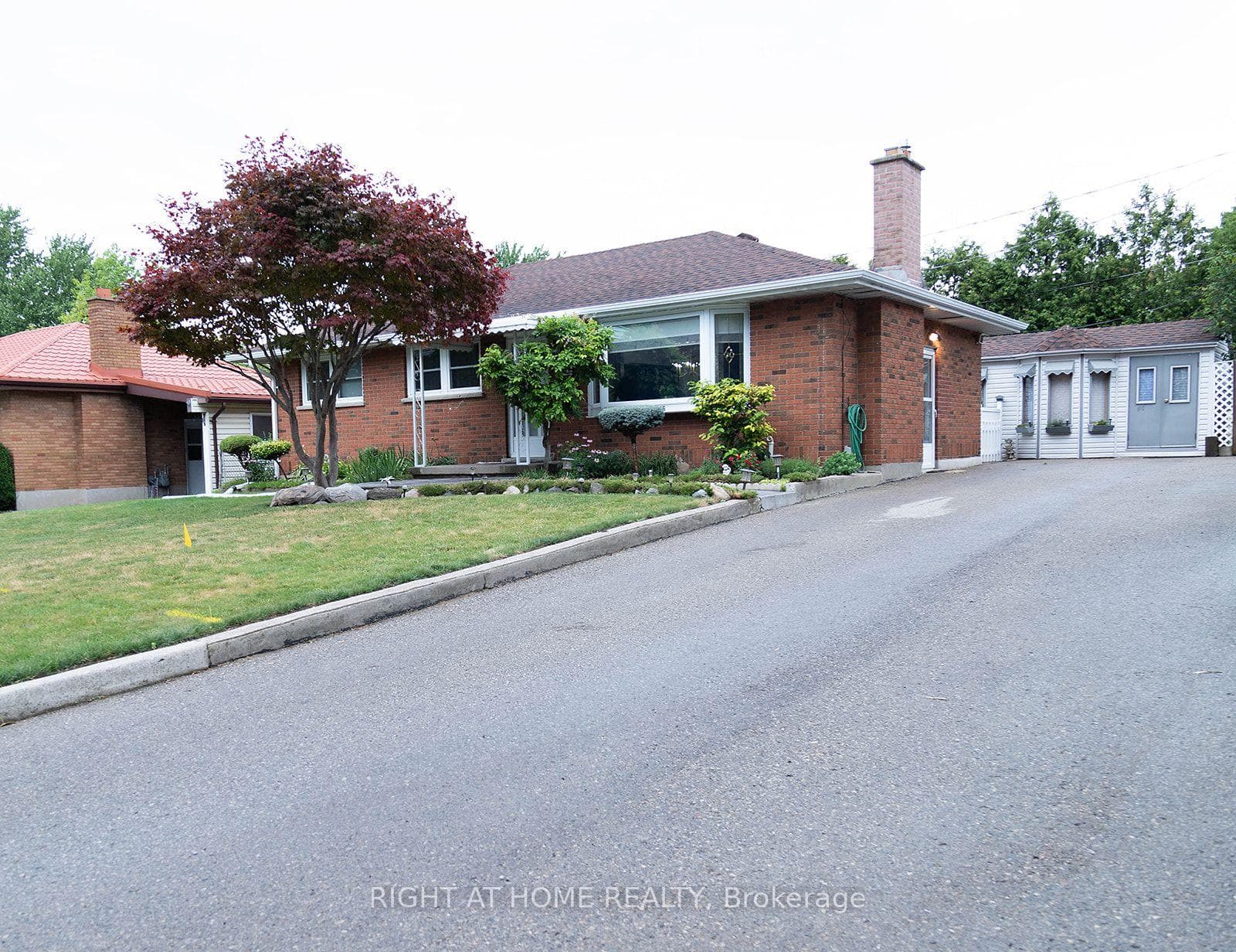 186 King Edward Avenue photo 2