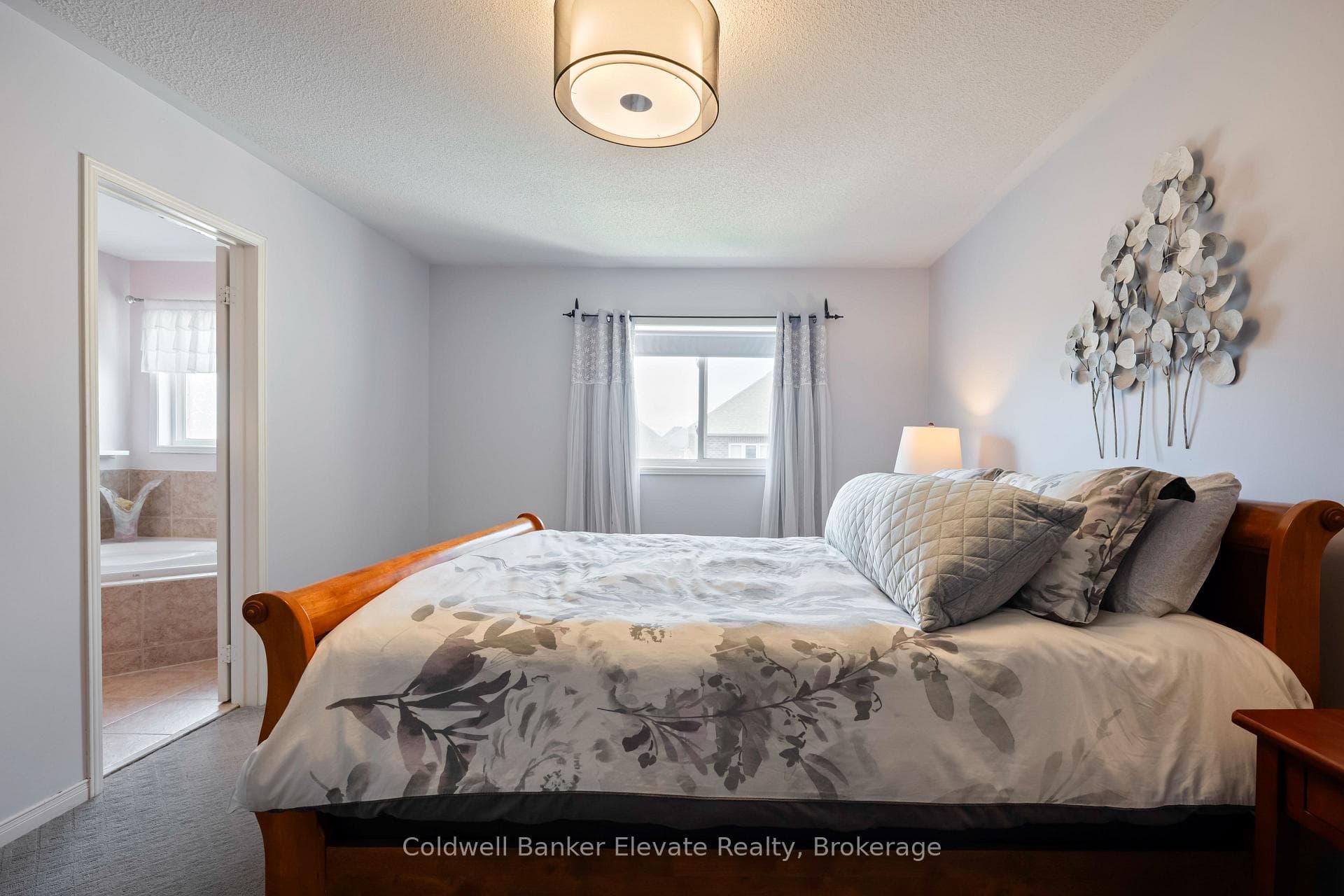 91 Snowberry Crescent photo 40