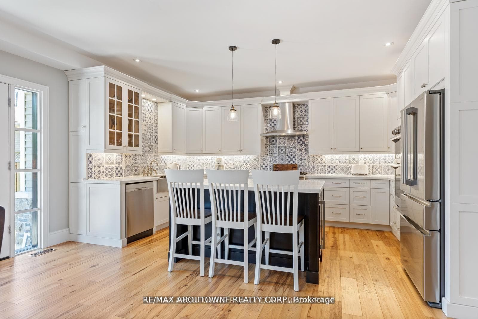 363 Walton Street photo 12