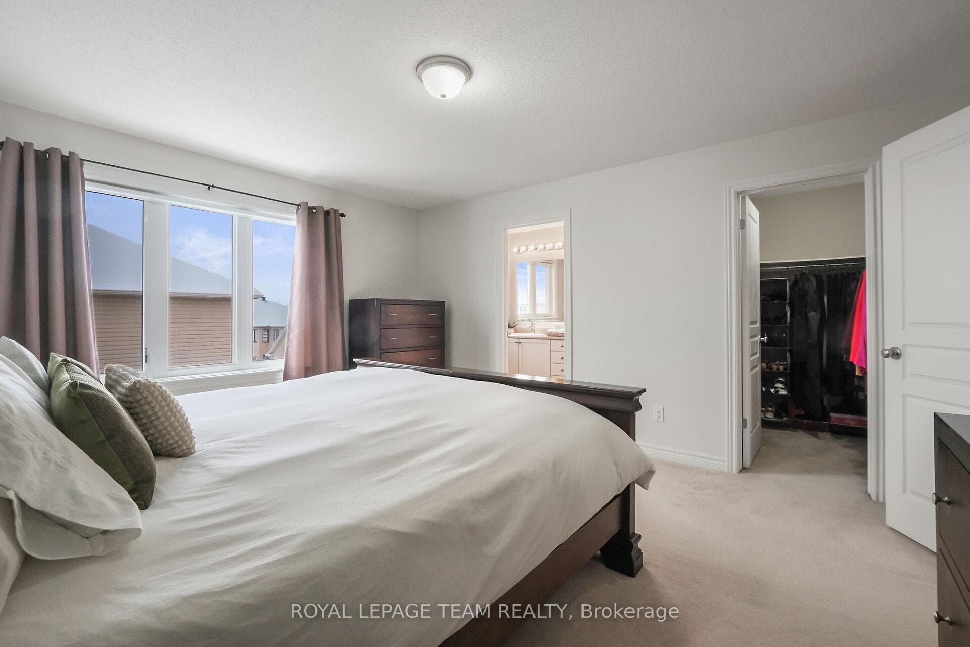 Walk-in closet & 3pc Ensuite in Primary Bedroom.