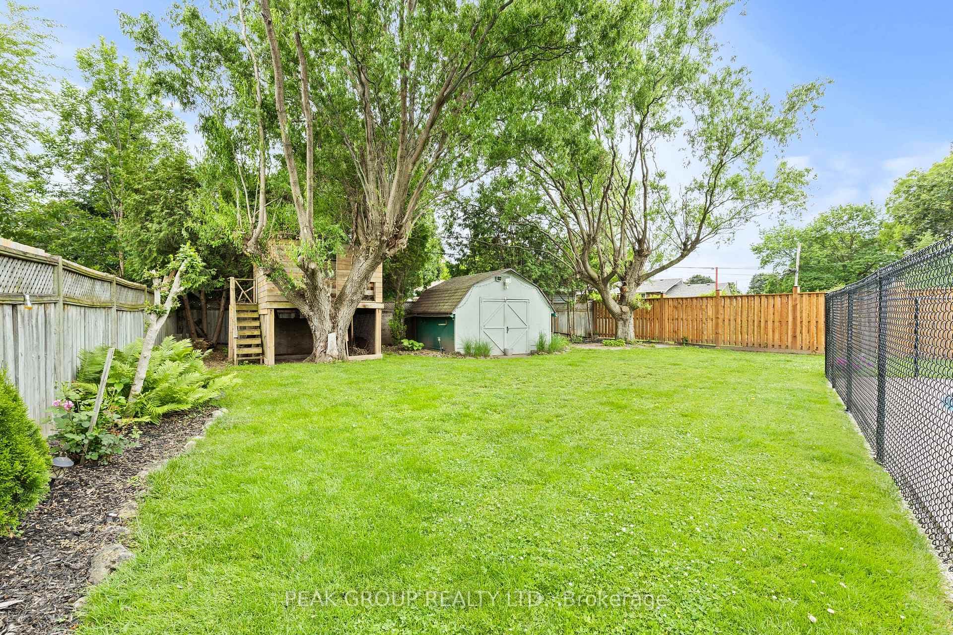 8 Roxanne Drive photo 37