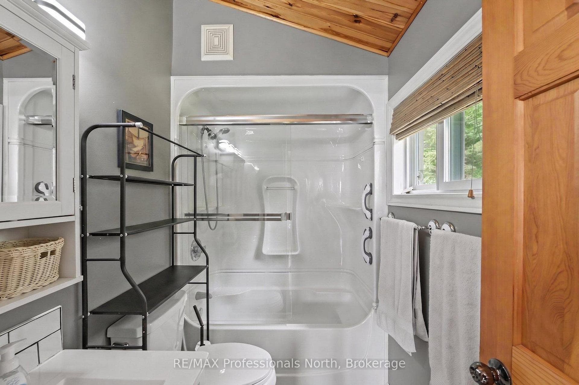 1034 Ablett Court photo 15
