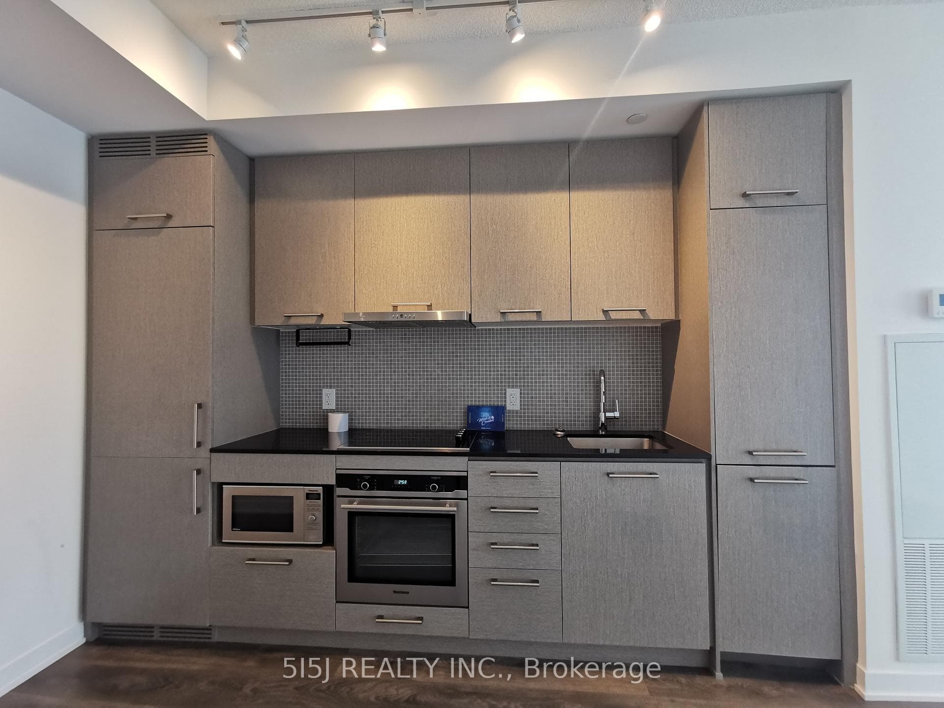 87 Peter Street Unit 2211 photo 3