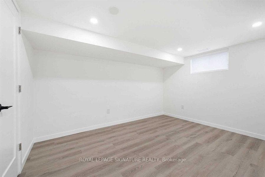 147 Burkholder Street Unit Lower photo 7