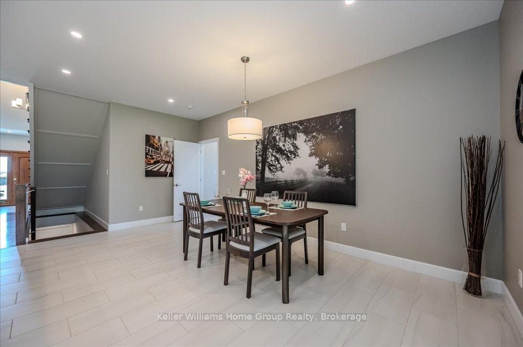 479 St George Street photo 13
