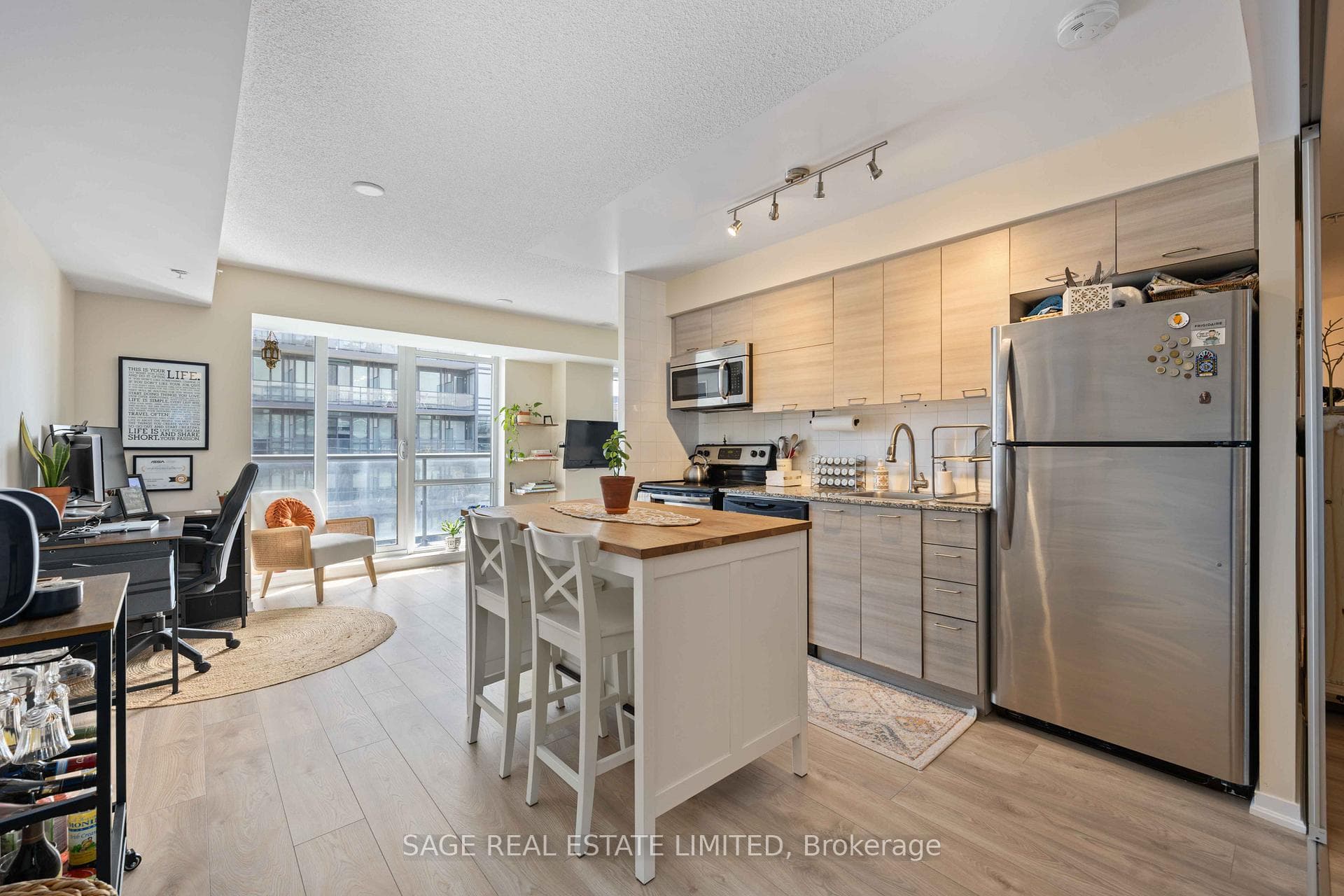 20 Joe Shuster Way Unit 1305 photo 12