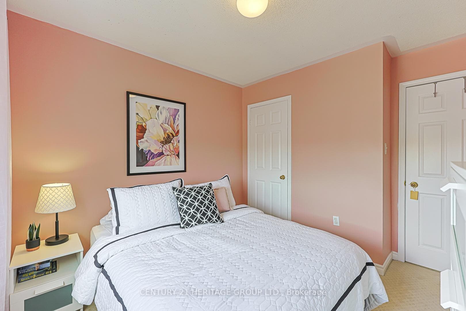 22 Village Green Lane photo 25