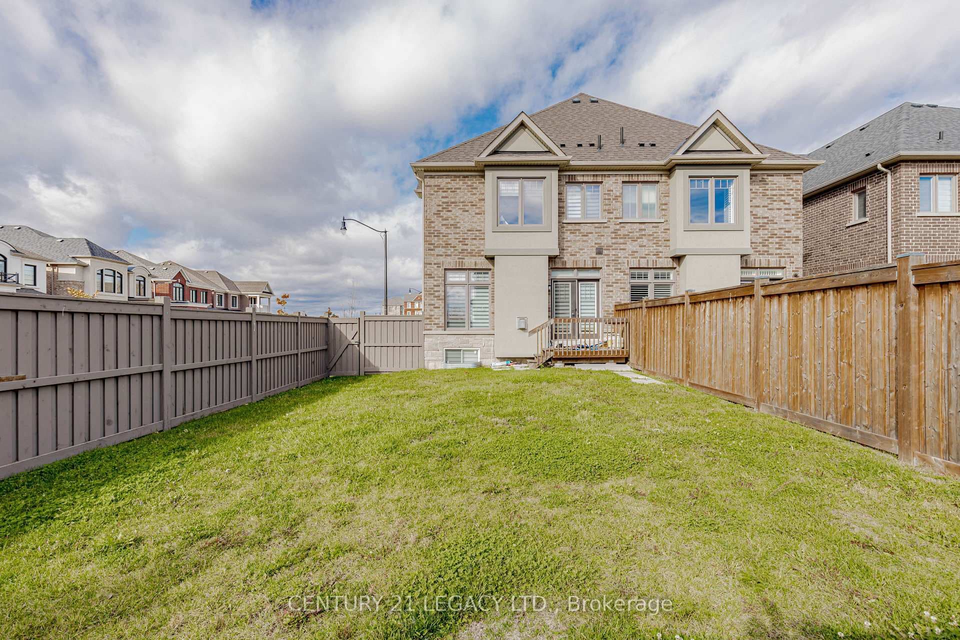 73 Brushwood Drive photo 41