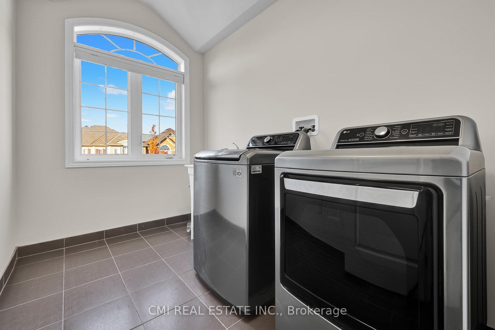 56 Pace Avenue photo 33
