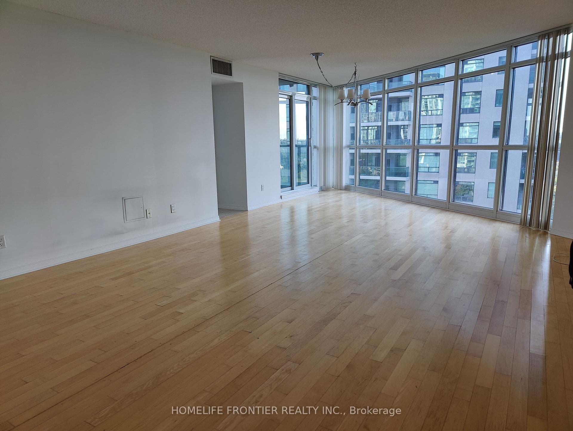 28 Harrison Garden Boulevard Unit 902 photo 3