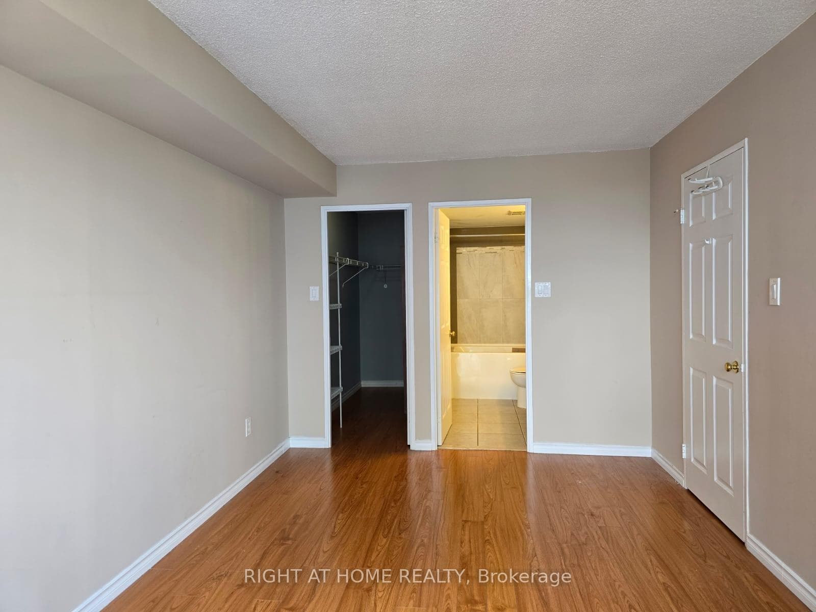 55 Elm Drive Unit 1807 photo 9