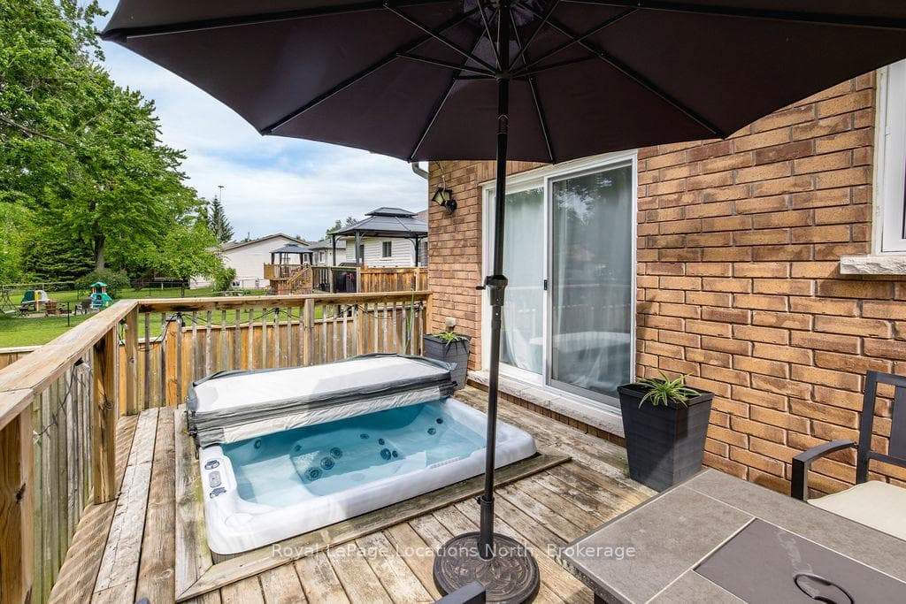 54 ROYAL BEECH Drive photo 8