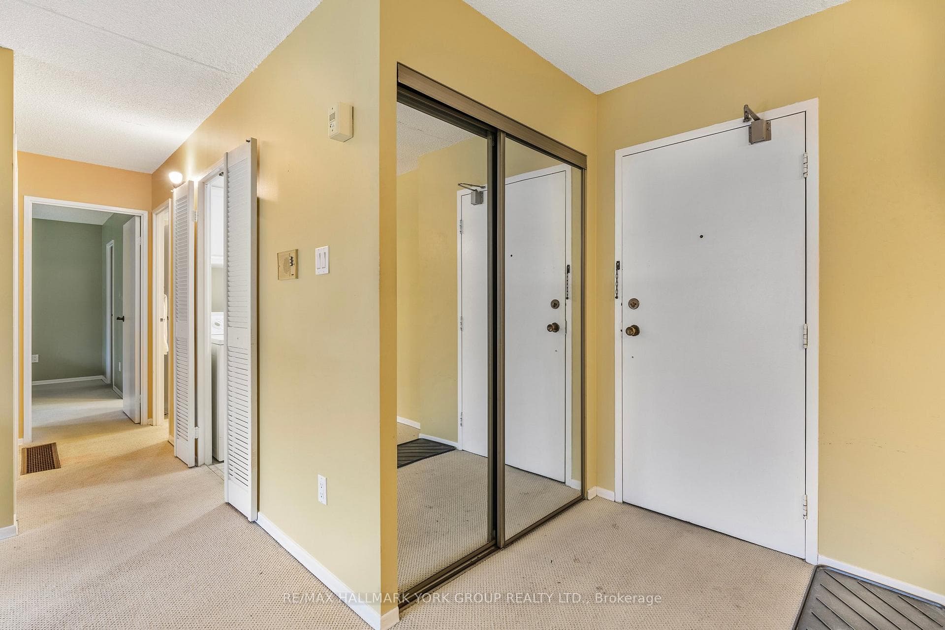 15390 Yonge Street Unit 202 photo 5