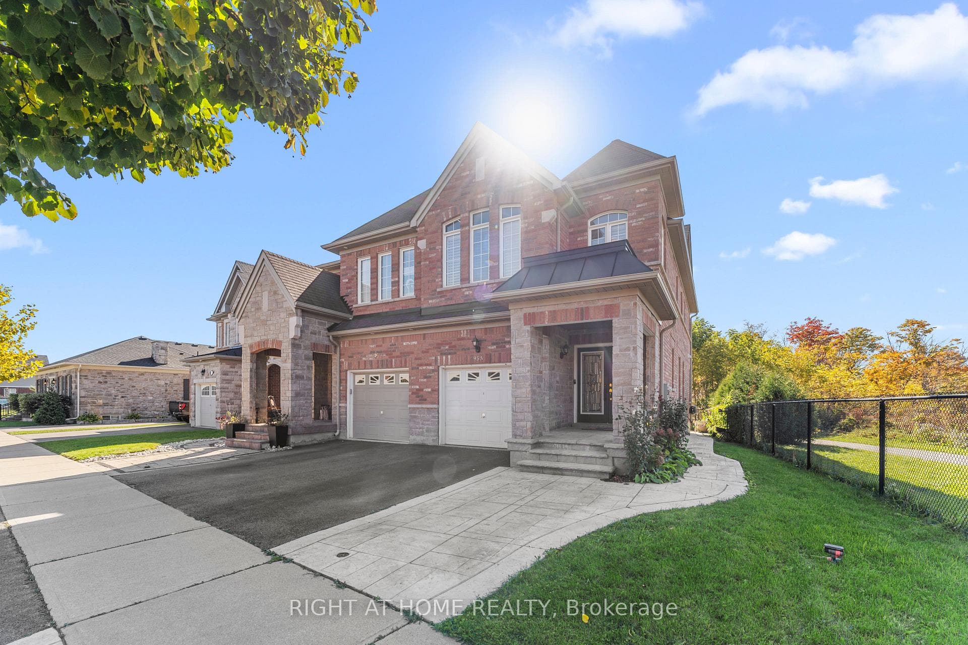 953 Stoutt Crescent photo 5