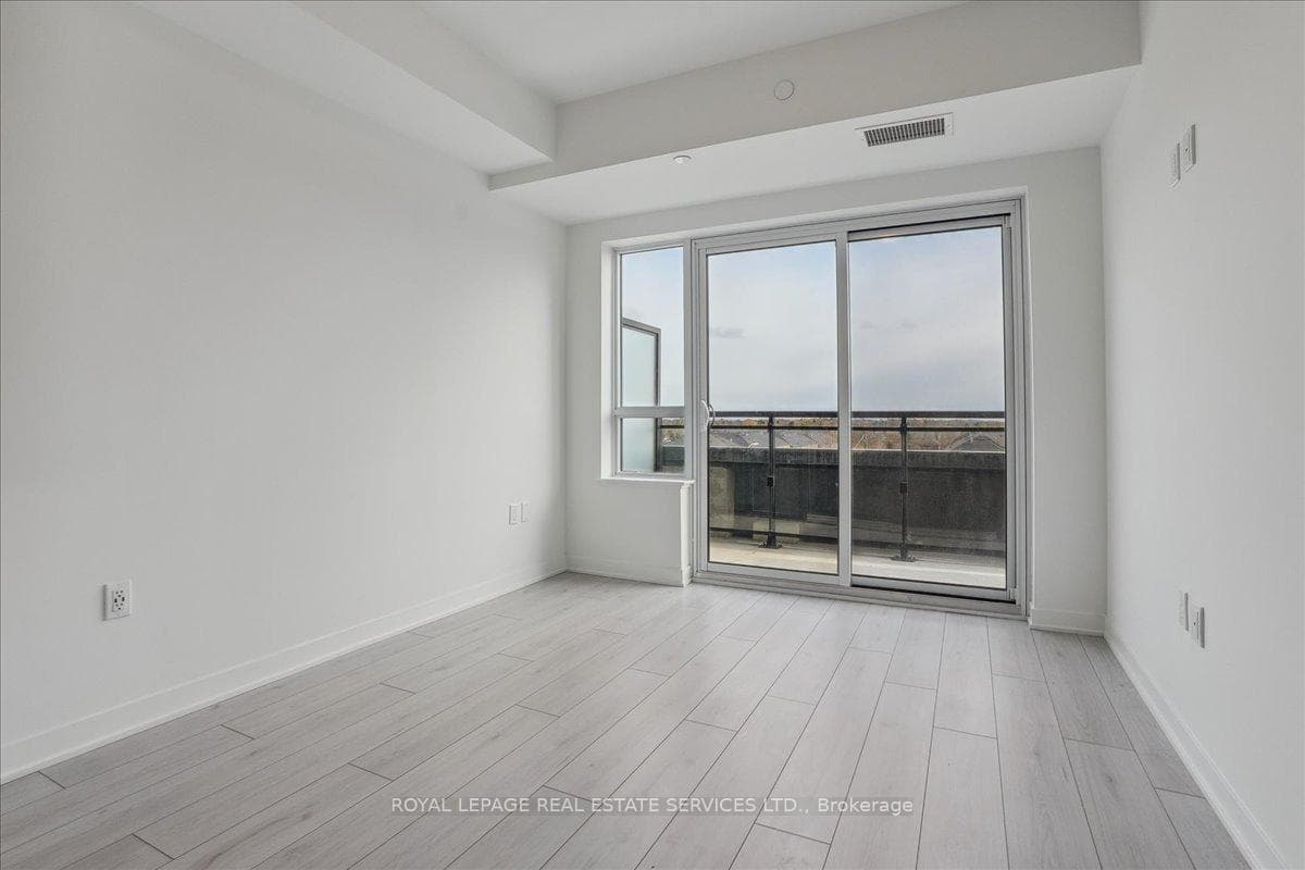 395 Dundas Street Unit 414 photo 7