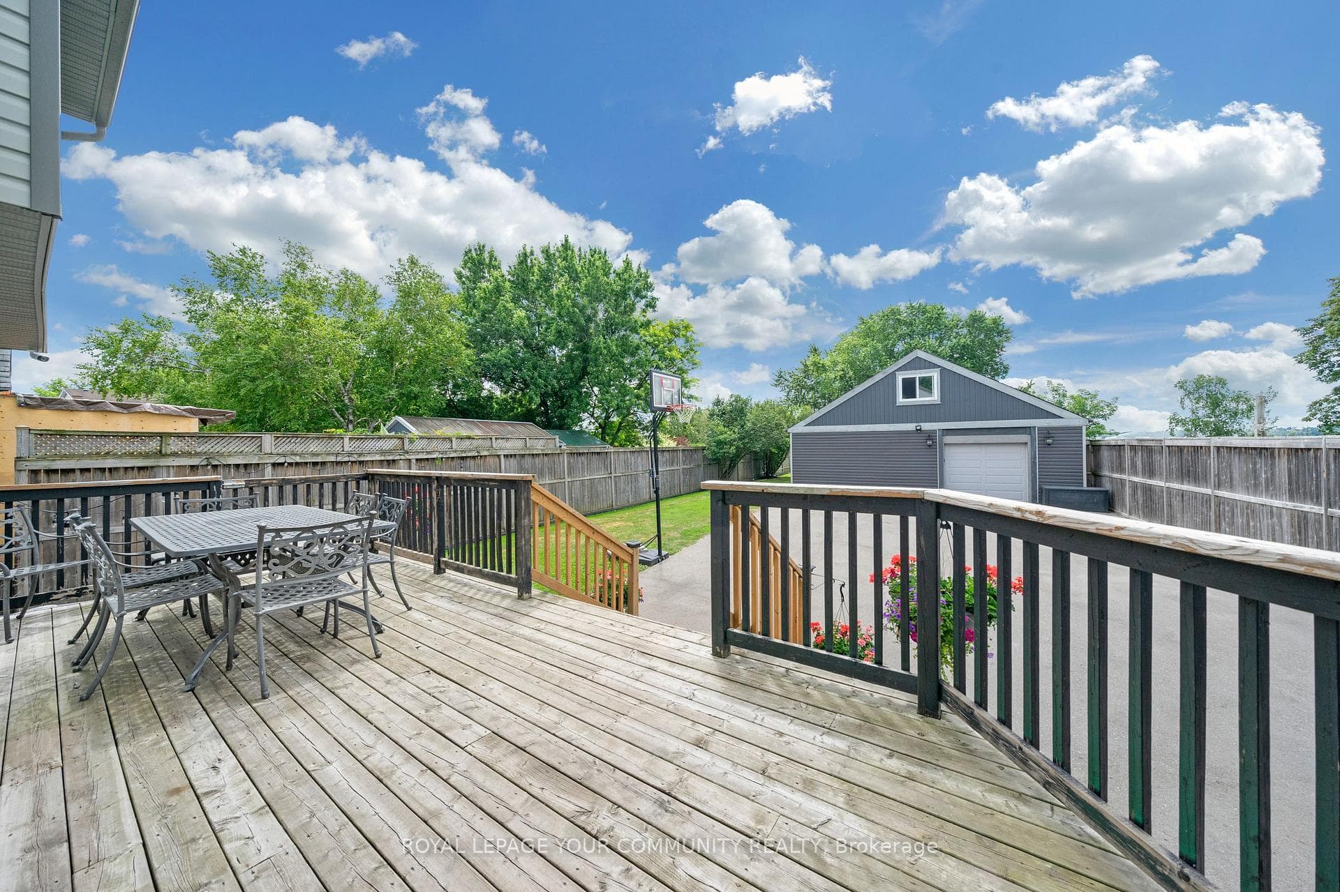 19036 Dufferin Street photo 24