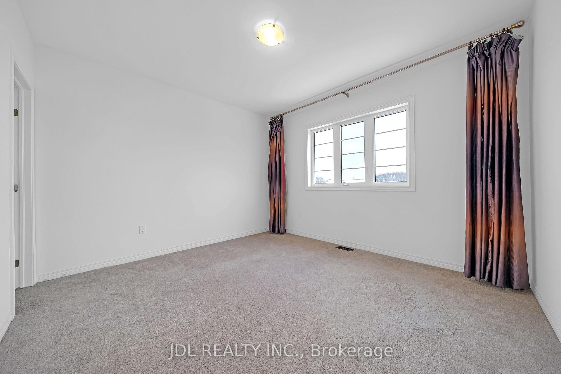 70 Forest Edge Crescent photo 32
