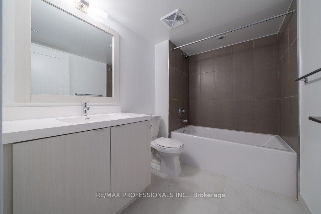 9 Mabelle Avenue Unit 720 photo 11