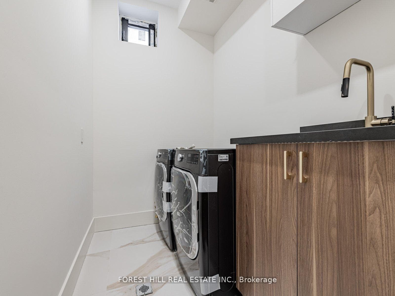 492 Hounslow Avenue photo 34