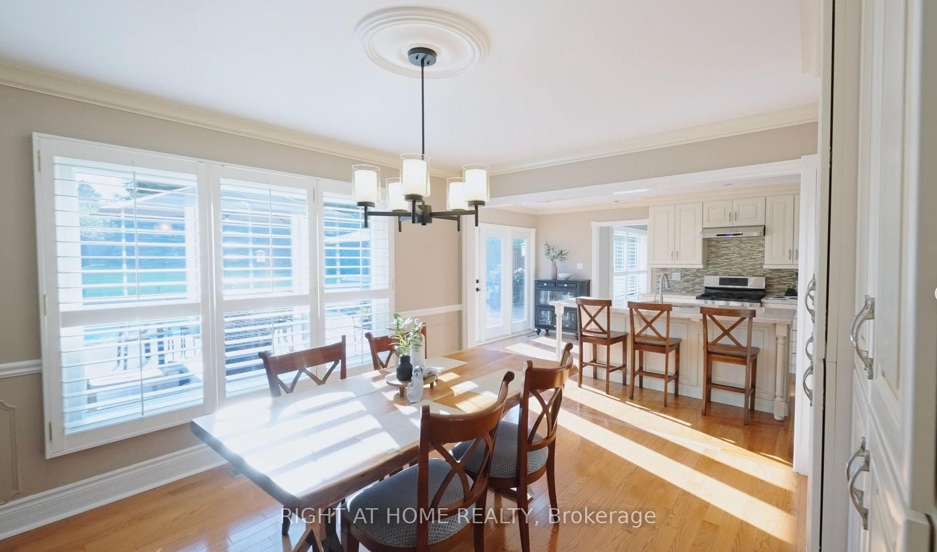 33 Wellington Heights Court photo 9