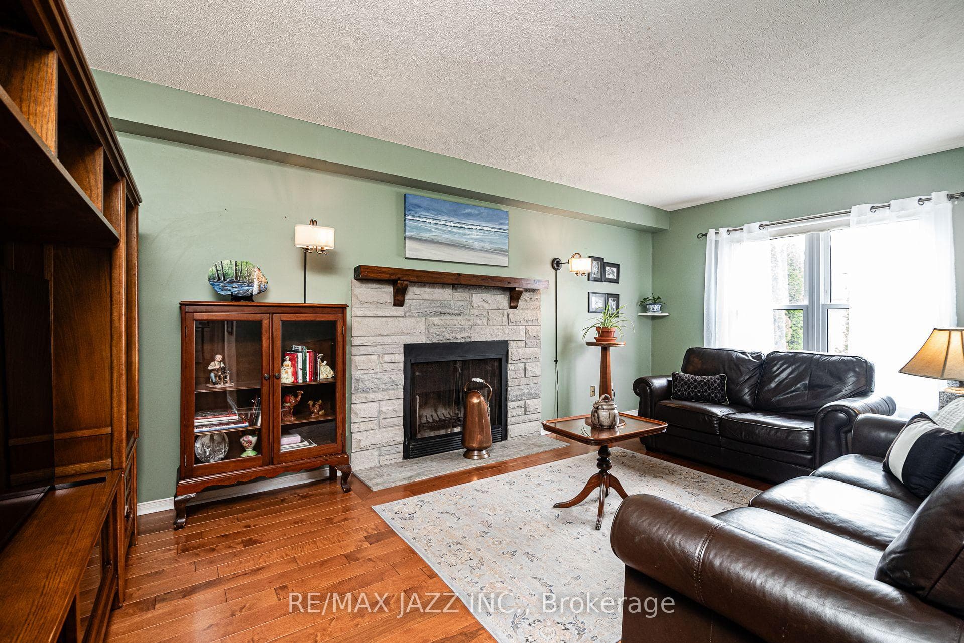 1030 Ripley Crescent photo 9