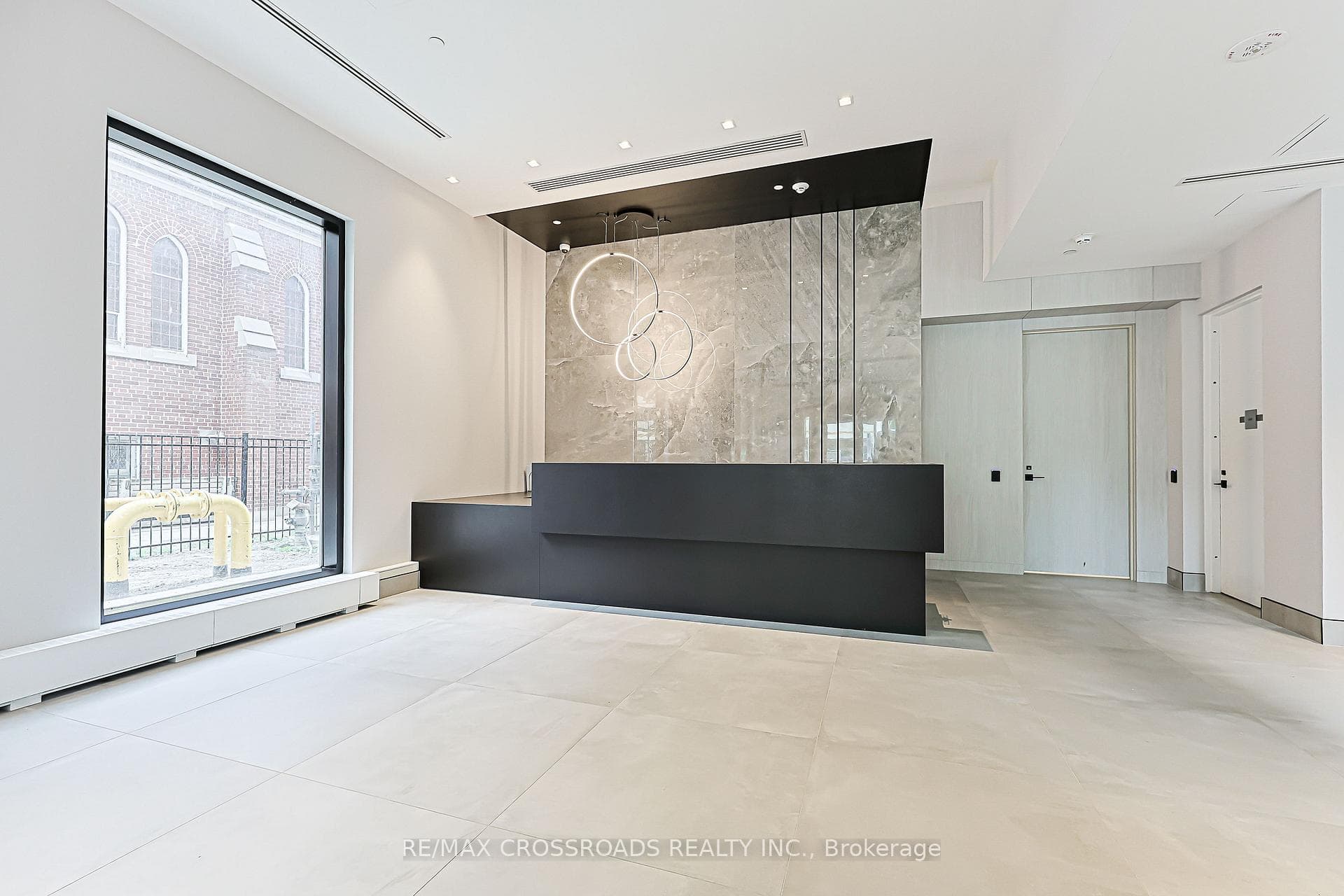 609 Sherbourne Street Unit 1204 photo 4
