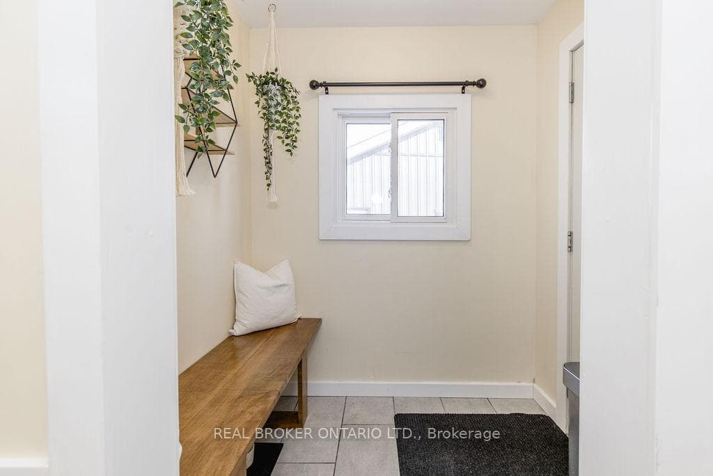 In-Law Potential with Side Entrance