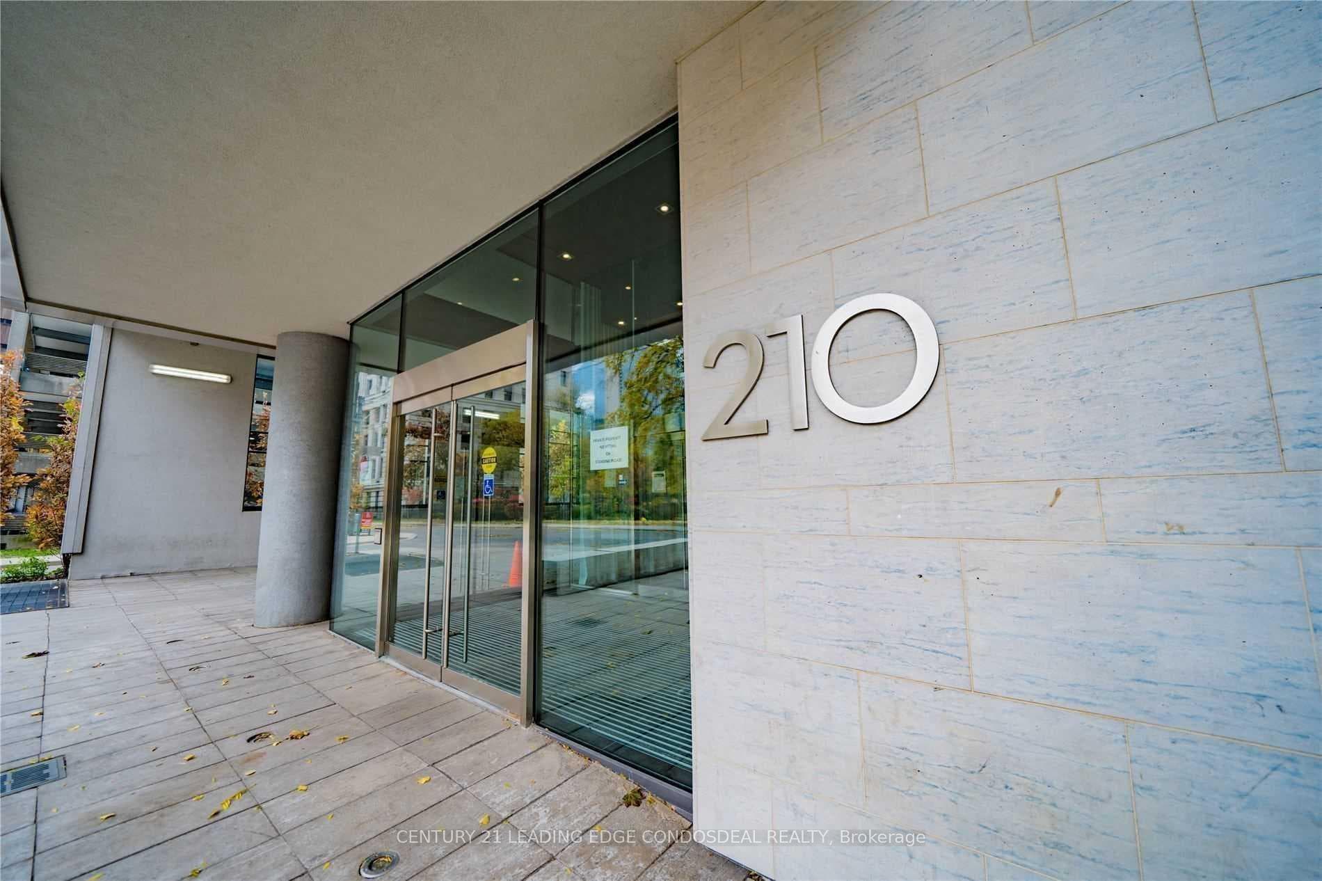 210 Simcoe Street Unit 2209 photo 2