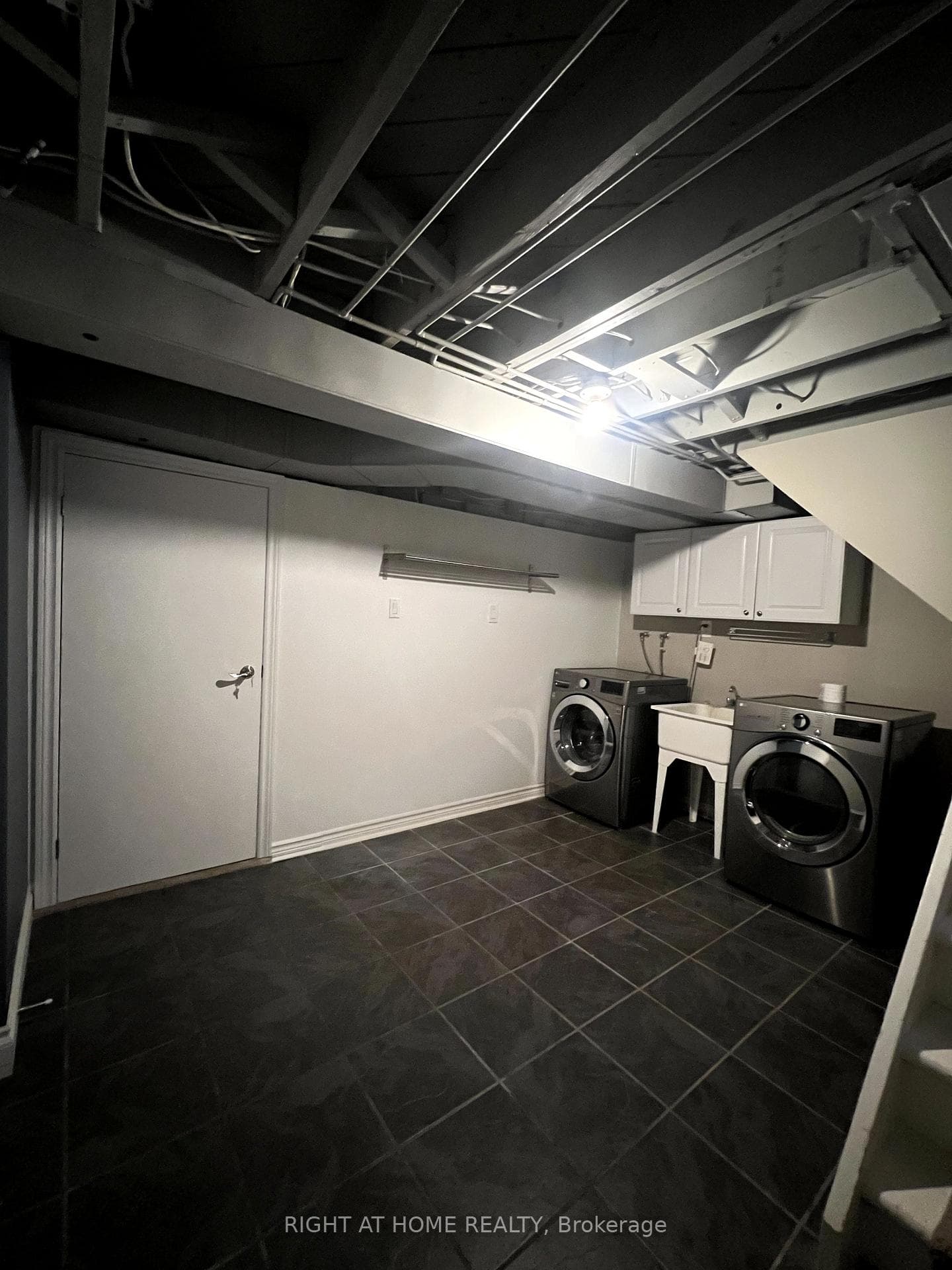 103 Baker Street Unit Lower photo 7